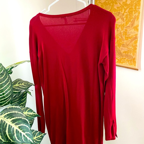 Lolë red Sweater dress. Slit sleeve details. - Picture 2 of 3